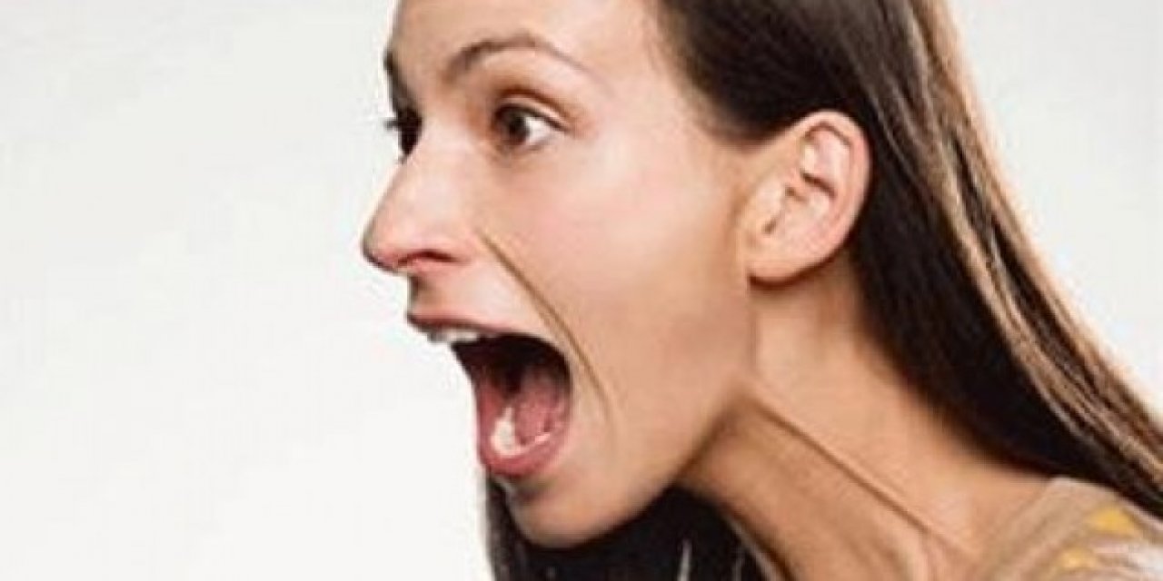 Bunu ilk defa duyacaksınız! Kapalı ortamda yüksek sesle konuşana dikkat!