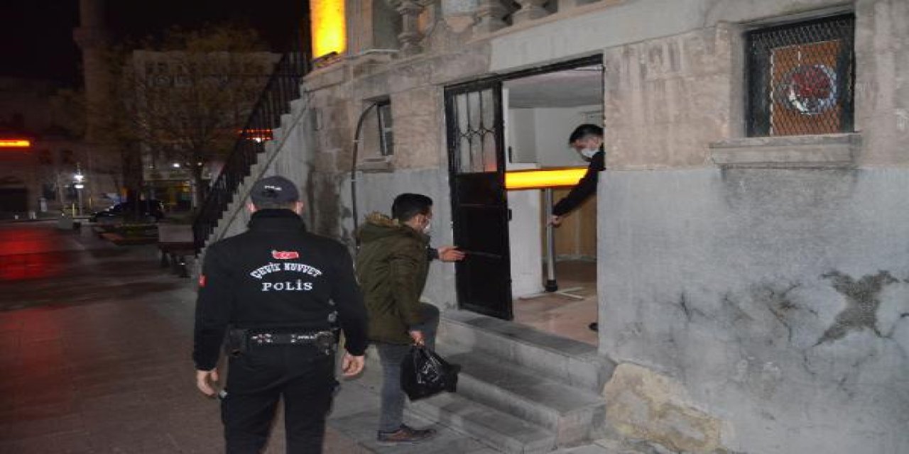 Köyden gelen vatandaşı, polis evine götürdü