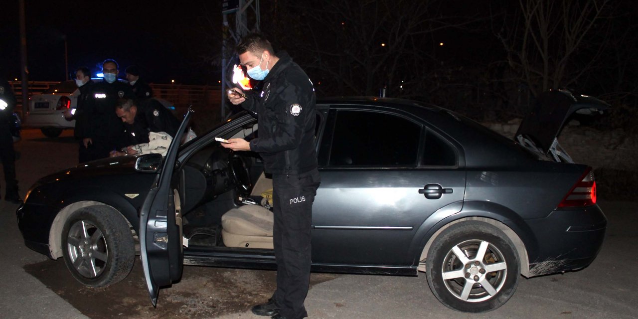 Polisin 'dur' ihtarına uymayan otomobilde uyuşturucu ele geçirildi: 4 gözaltı