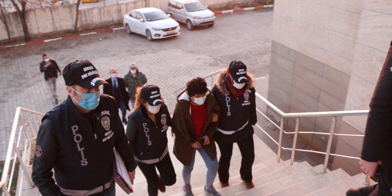 Şırnak'ta şehit ailelerin eylemine taşlı saldırıda bulunan kadın tutuklandı