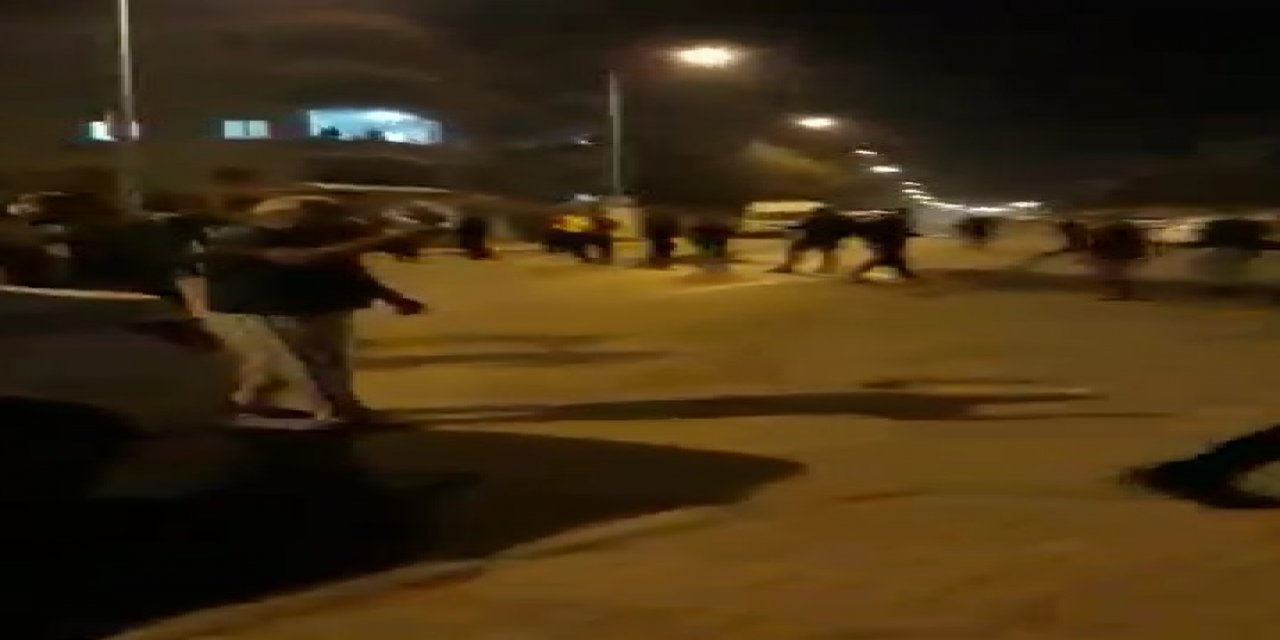 Alkollü sürücü duvara çarptı, kendisine yardım eden mahalleliye küfredince ortalık karıştı