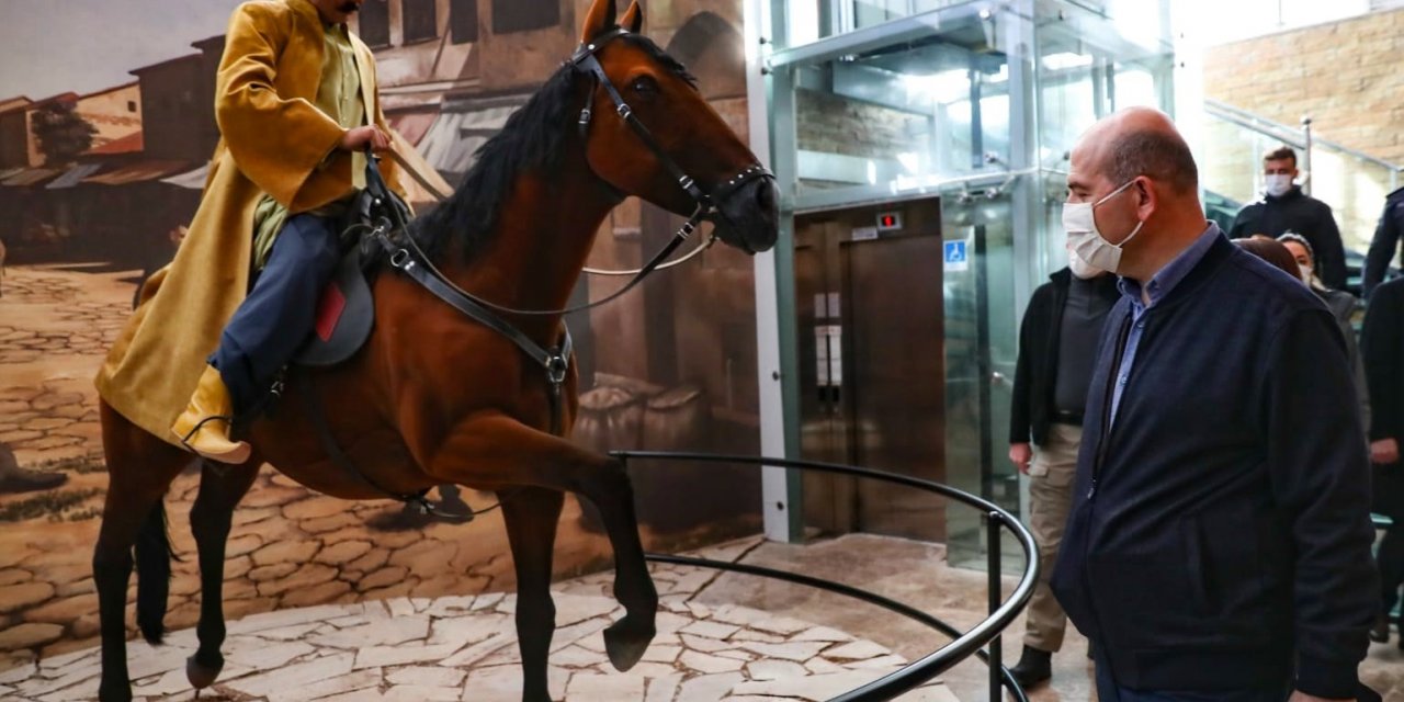 Bakan Soylu, Polis Müzesi'ni ziyaret etti