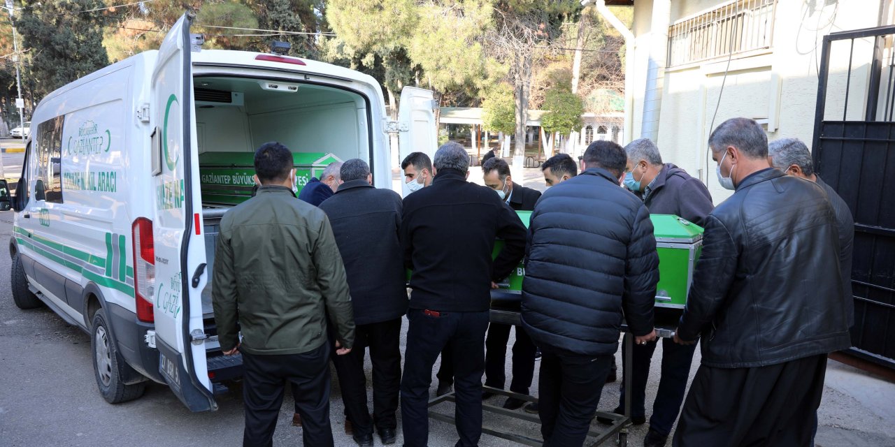 Otomobil çarpan Halil, yaşama tutunamadı