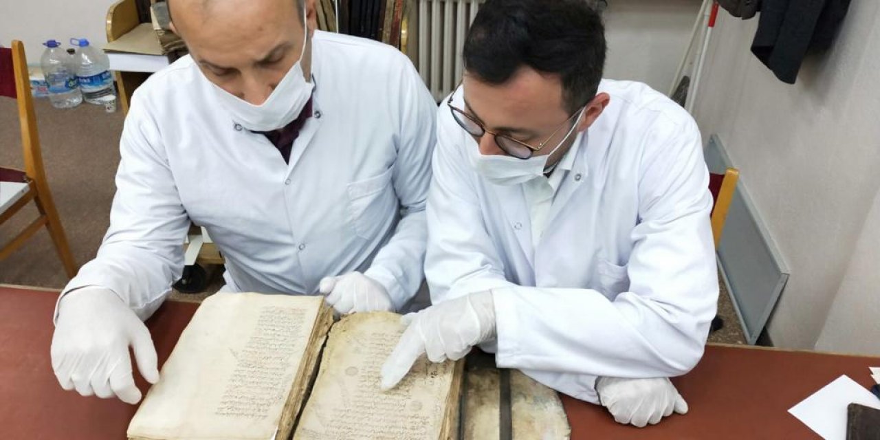Eruzurum'daki kütüphanede Kadı Beyzavi'ye ait 750 yıllık Kuran tefsiri nüshası bulundu