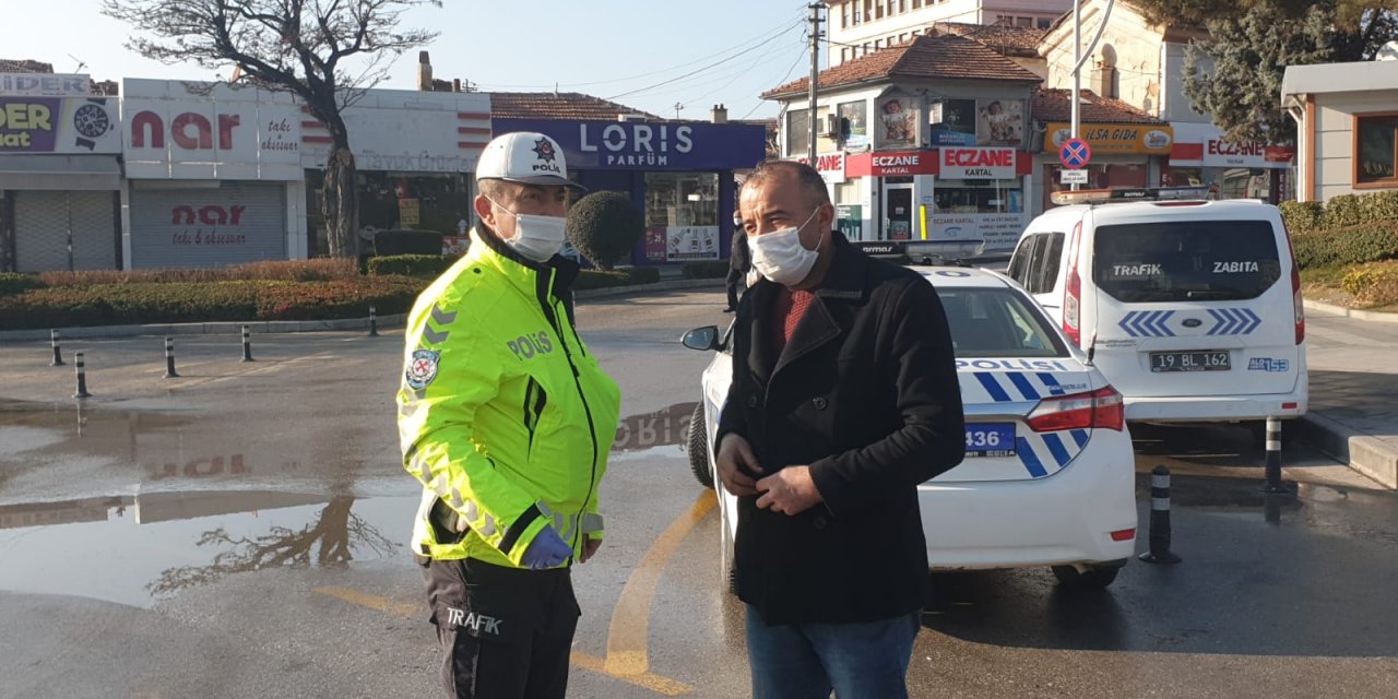 Direksiyon başında dürüm yiyip, ayran içen sürücüye ceza