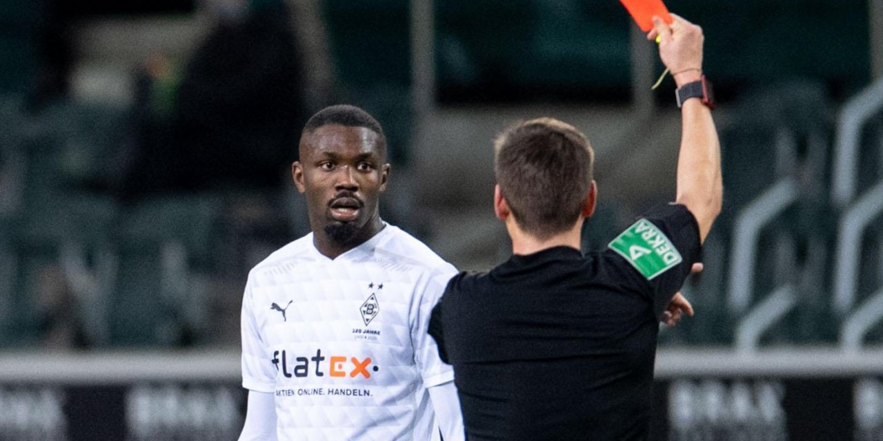 Mönchengladbach'tan rakibine tüküren oyuncusuna rekor ceza
