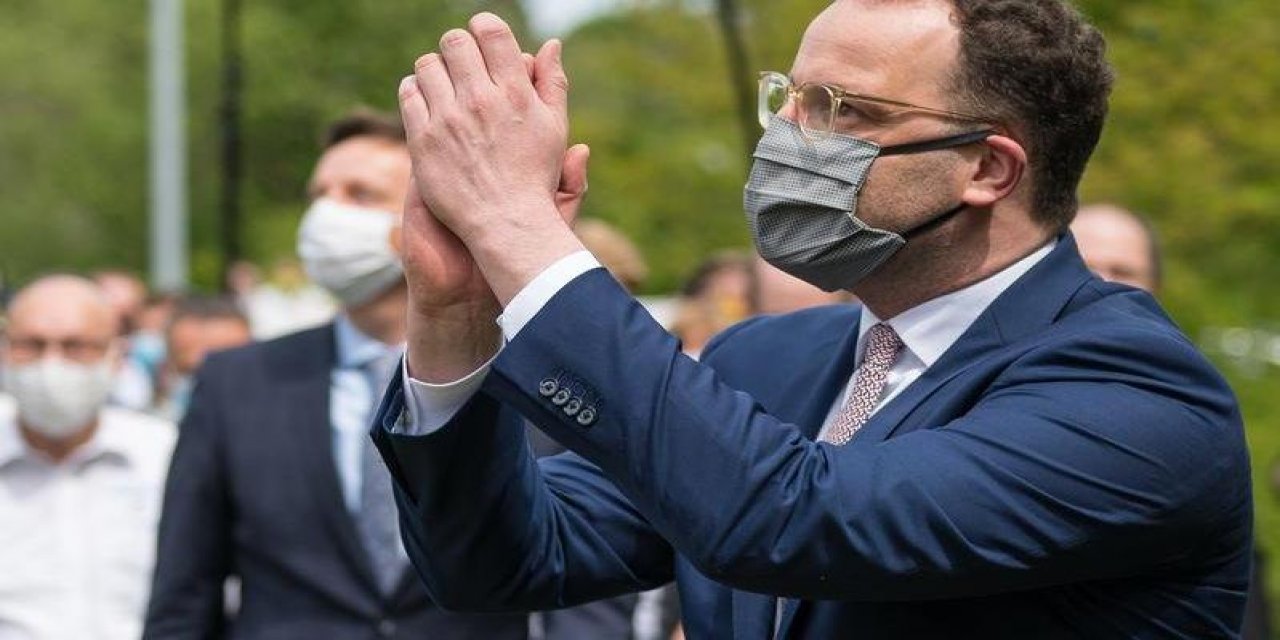 Almanya Sağlık Bakanı Jens Spahn,  Mutasyonun aşı işlemi üzerinde hiçbir etkisi yoktur,  “Bu, mutasyona uğramış türe karşı aşının da işe yaradığı anlamına gelir”