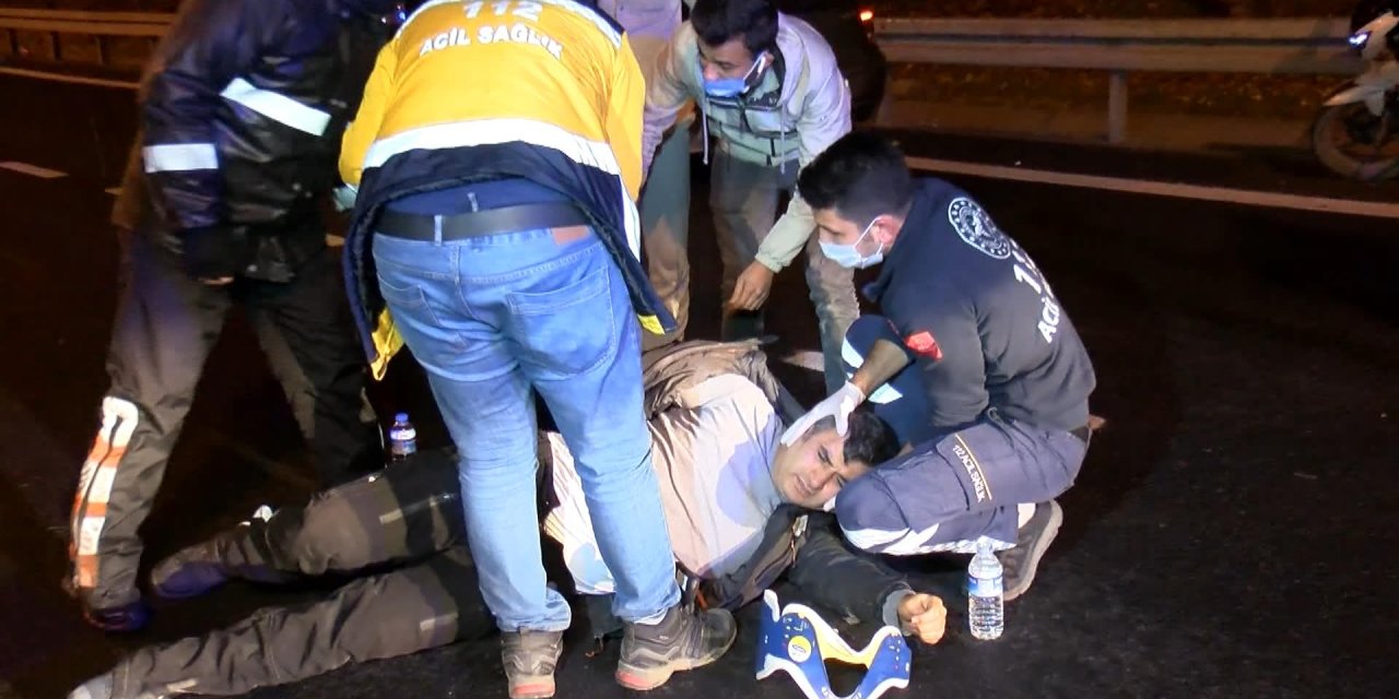 Yemek siparişi götüren motosikletli kuryeye otomobil çarptı; 1 yaralı 