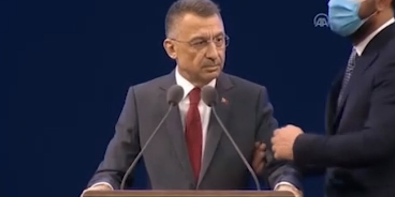 Beştepe'de hareketli anlar... Cumhurbaşkanı yardımcısı Fuat Oktay kürsüde fenalaştı! İşte o anlar...
