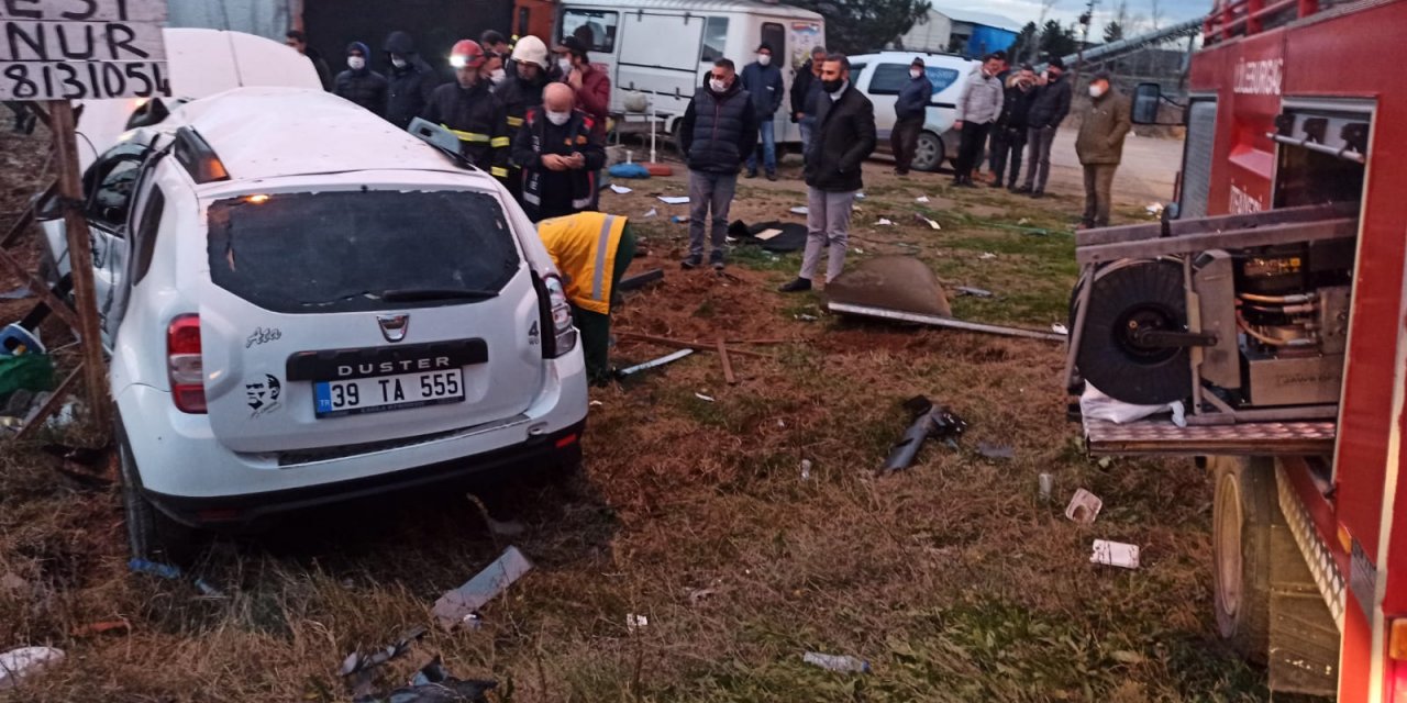 Lüleburgaz'da otomobille minibüs çarpıştı: 2 kişi öldü