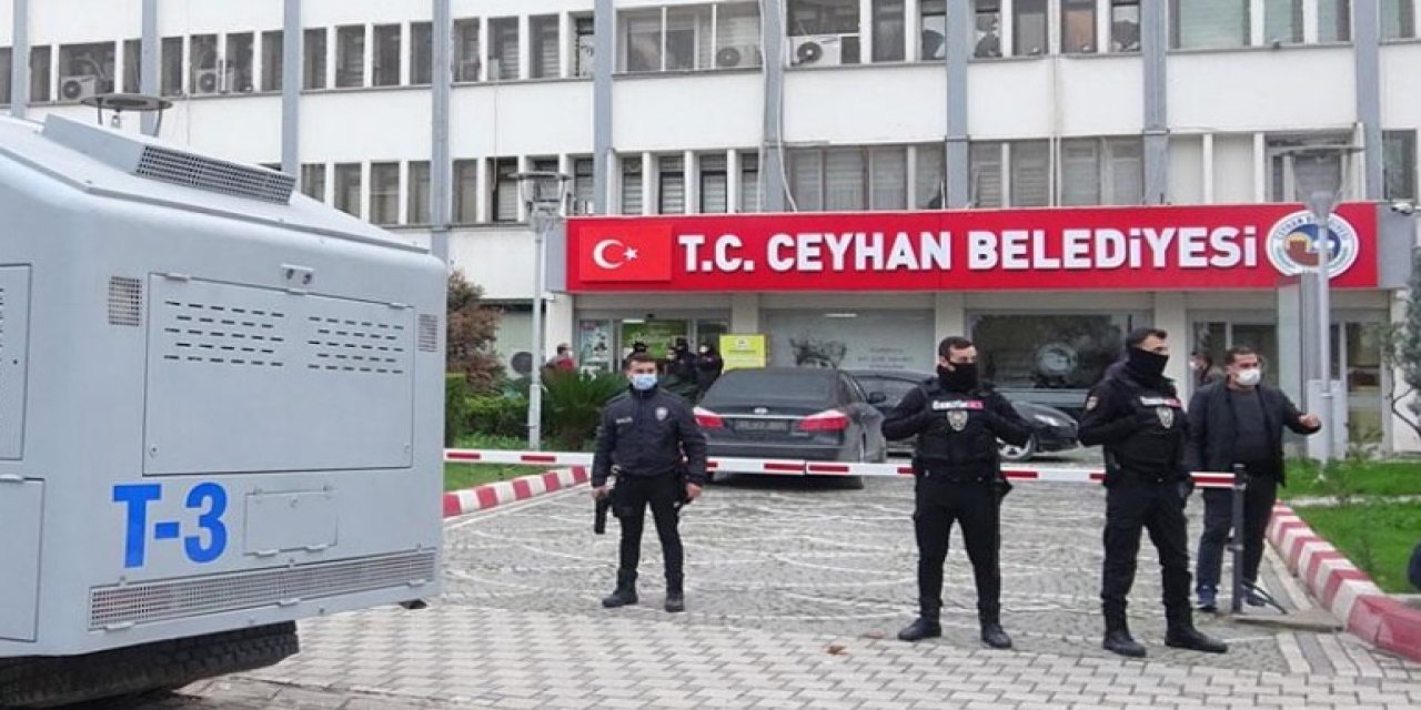 Ceyhan Belediyesi'ne 'rüşvet' operasyonunda gözaltındaki 23 şüpheli, sağlık kontrolünden geçirildi