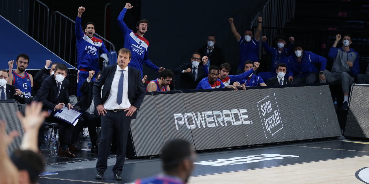 Anadolu Efes - Barcelona: 86-79