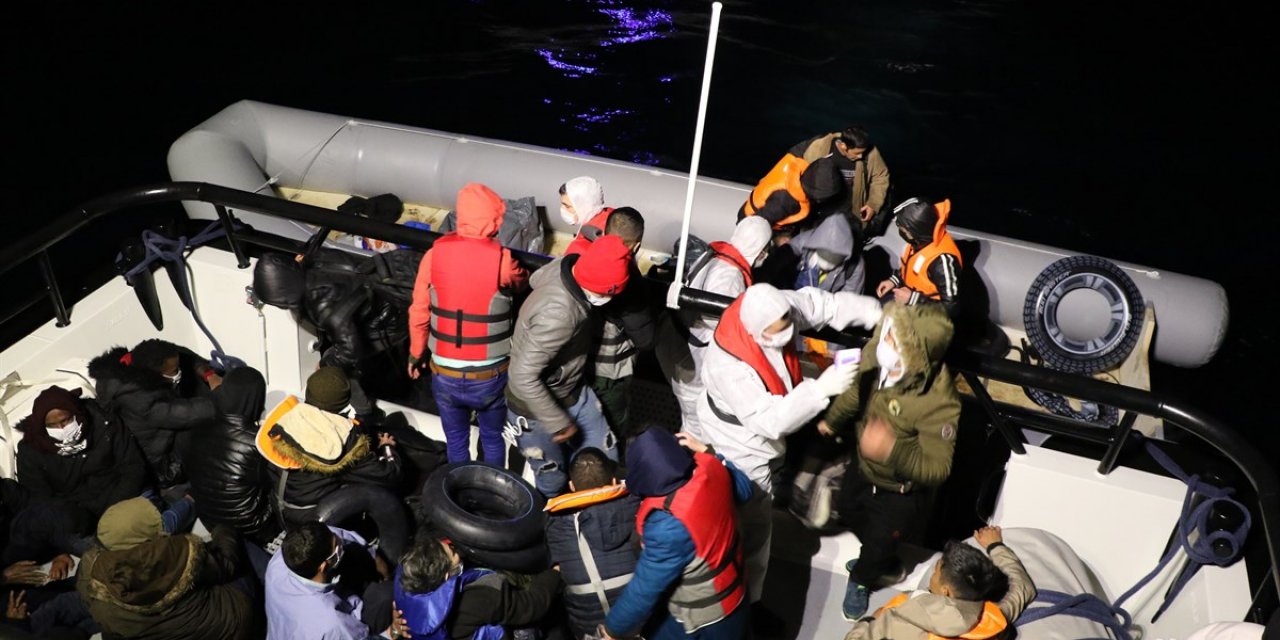 Yunanistan'ın ölüme terk etti: 53 kaçak göçmeni, Sahil Güvenlik kurtardı