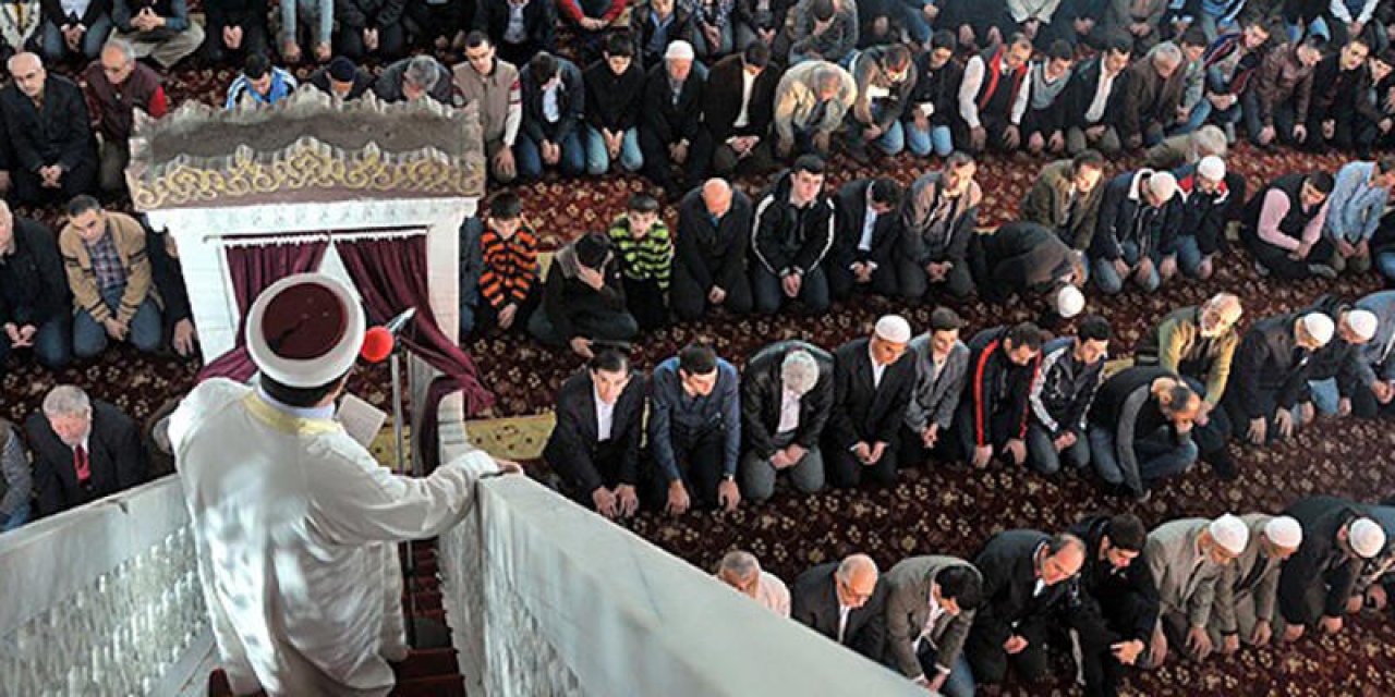 Yılbaşı öncesi yılın son Cuma hutbesinin hedefi "içki" oldu!