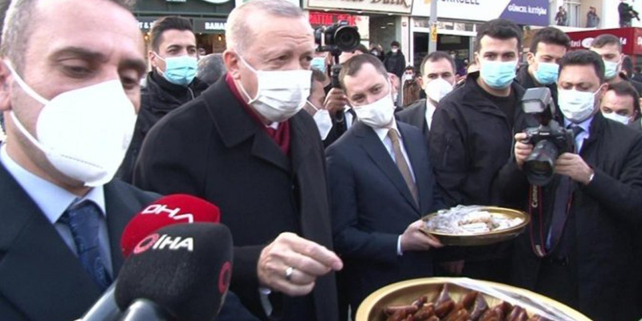 Erdoğan "Bununla beslenene Covid movid bulaşmaz" deyip gazetecilere tatlı dağıttı!