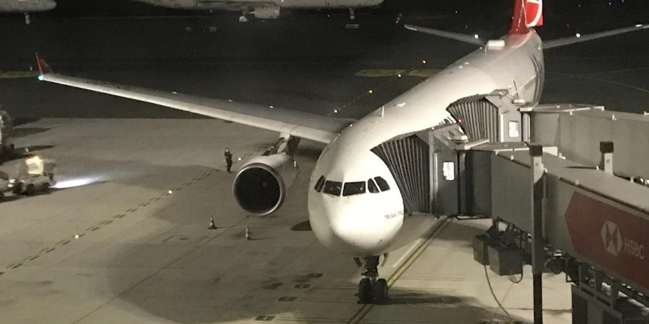 Londra'dan tahliye edilen 105 yolcu THY uçağı ile İstanbul'a geldi