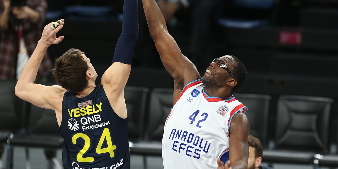 Anadolu Efes - Fenerbahçe Beko: 85-72