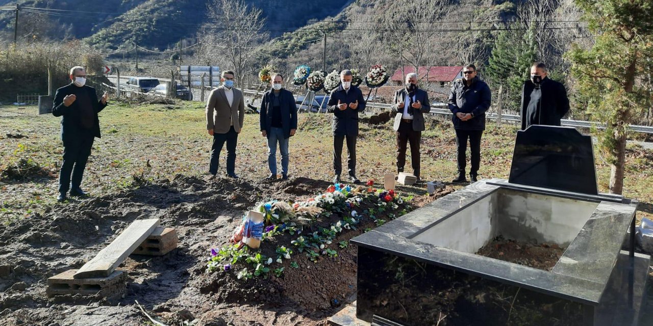 Trabzonspor-Galatasaray maçı öncesi Özkan Sümer’in mezarına ziyaret