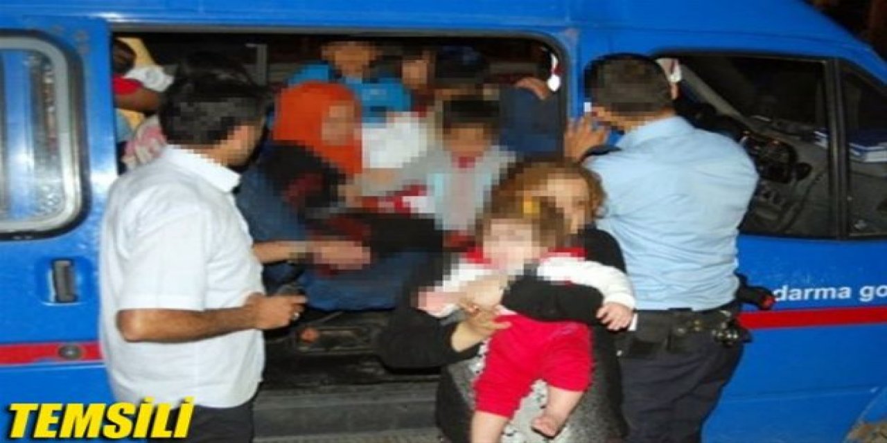 Sakarya'da, minibüste 23 kaçak göçmen yakalandı