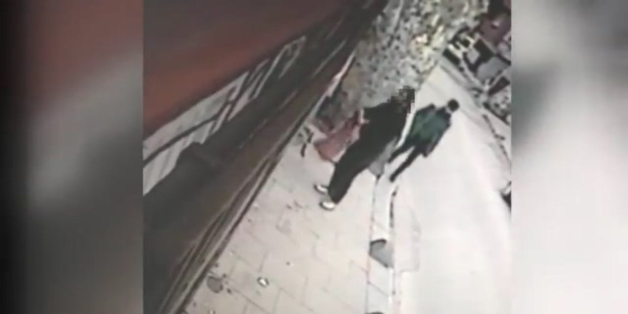Beykoz'da bayrakları yere atan şüpheli yakalandı... Yere atma anları kamerada