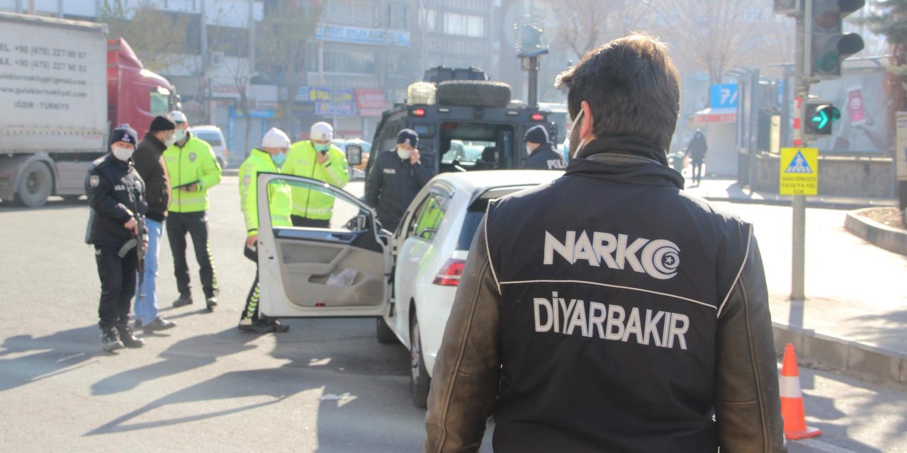 'Yeğenimi hastaneye götürüyorum' dediği otomobilden uyuşturucu çıktı'