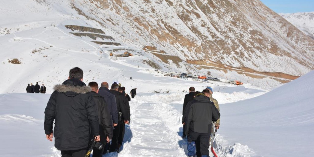 Kahreden haber MSB' verdi: Hakkari'de çığ altında kalan 1 asker şehit oldu, 1 asker aranıyor