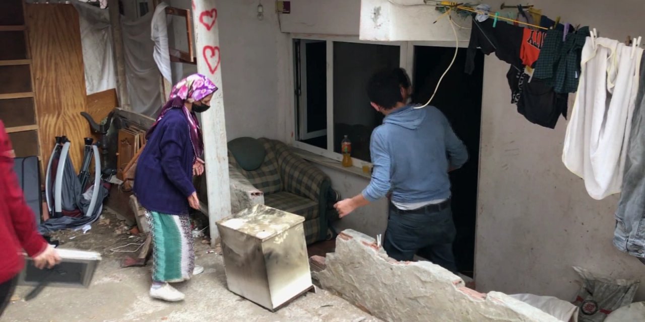 4 kişilik ailenin evi, soba yangınında kullanılamaz hale geldi