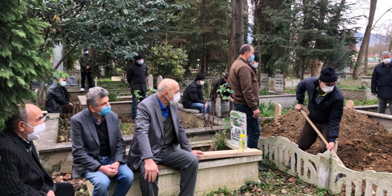57 yıllık evli koronavirüs hastası çift, 5 saat arayla yaşamını yitirdi