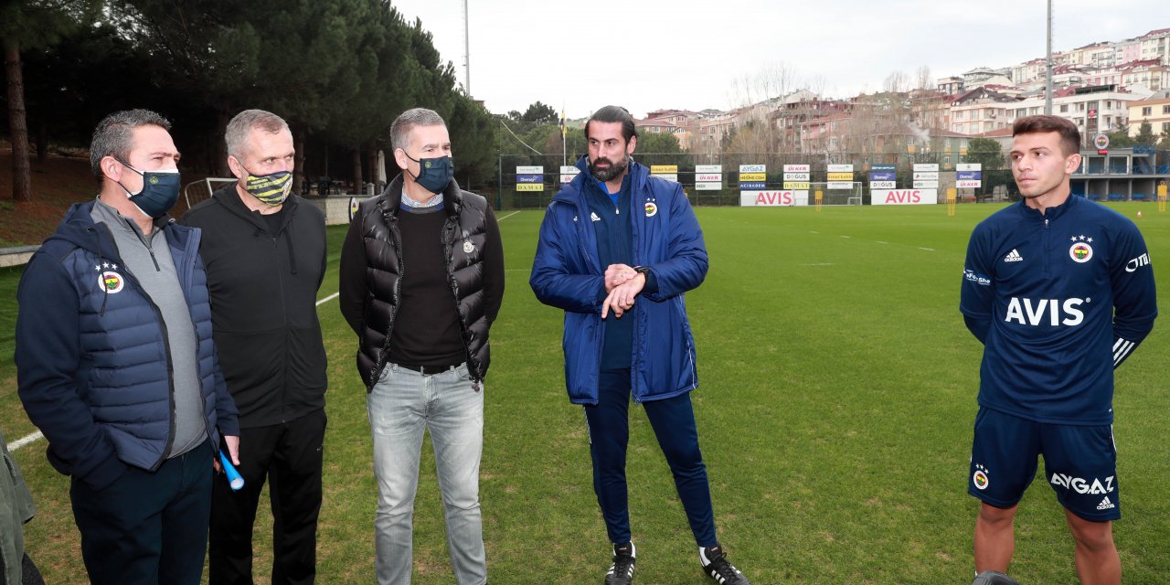 Ali Koç, idmanı takip ederek futbolcuları tebrik etti