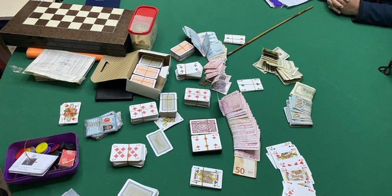 Kütahya'da kumar oynarken yakalanan 21 kişiye 66 bin TL ceza
