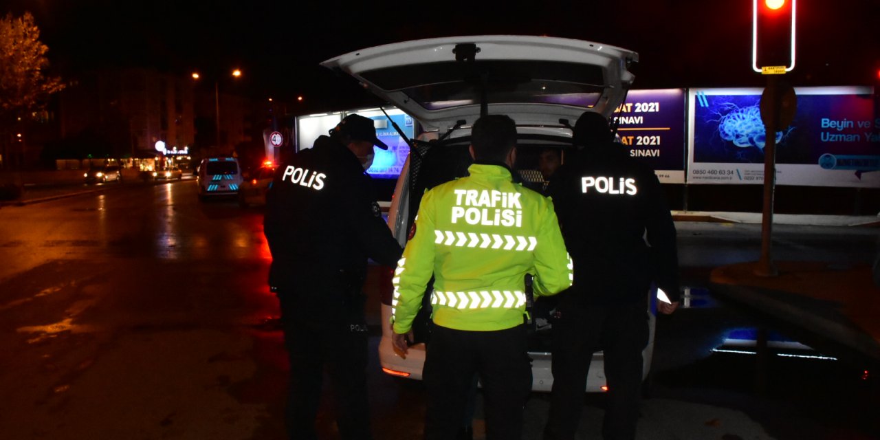 Polisin 'dur' ihtarına uymadı kaza yaptı, hırsızlıktan aranması çıktı