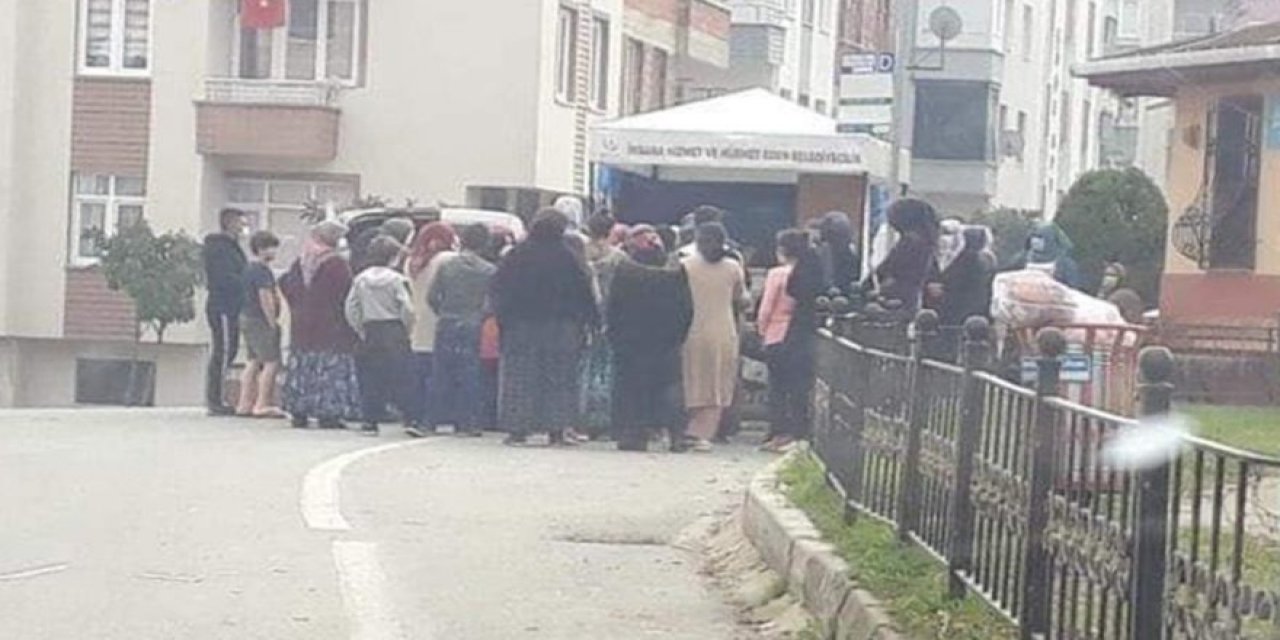 "Askıda ekmek" koronayı unutturdu! AKP'li belediyede tepki çeken fotoğraflar!
