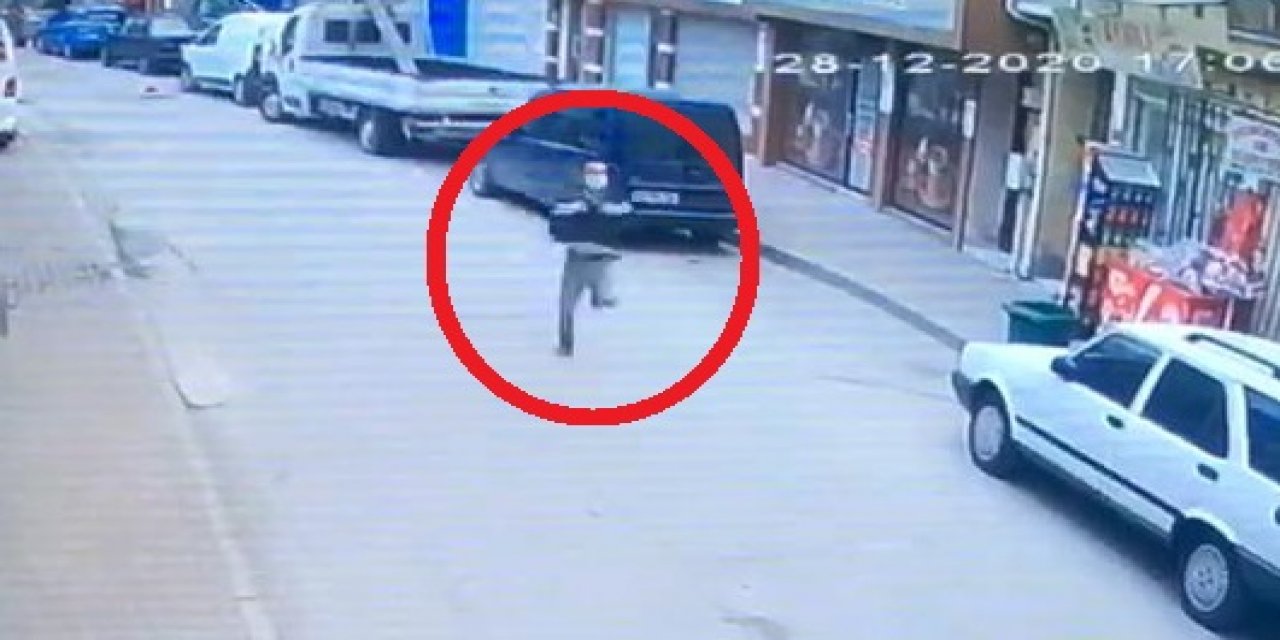 Kardeşiyle çorbacı önünde beklerken vuruldu; saldırganın kaçma anı kamerada