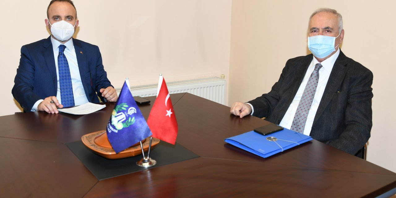 AK Parti Grup Başkanvekili ve Çanakkale Milletvekili Bülent Turan, Çanakkale Belediye Başkanı CHP'li Ülgür Gökhan ile bir araya geldi.
