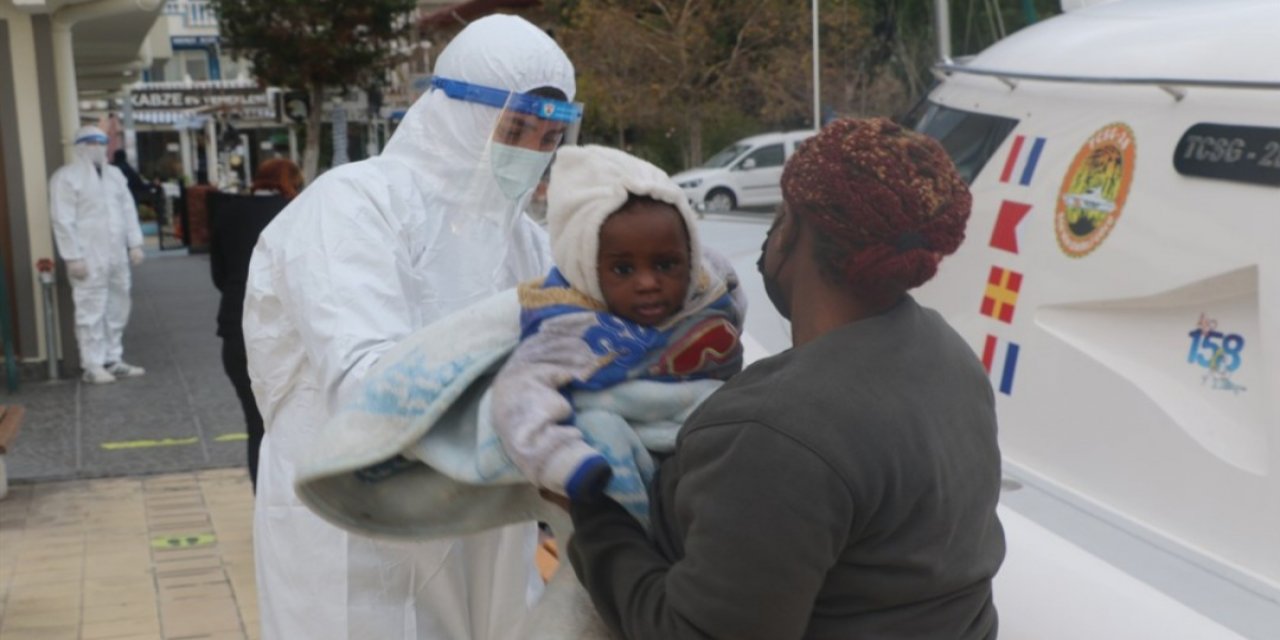 Yunanistan'ın ölüme terk ettiği göçmenleri Türk Sahil Güvenlik ekipleri kurtardı