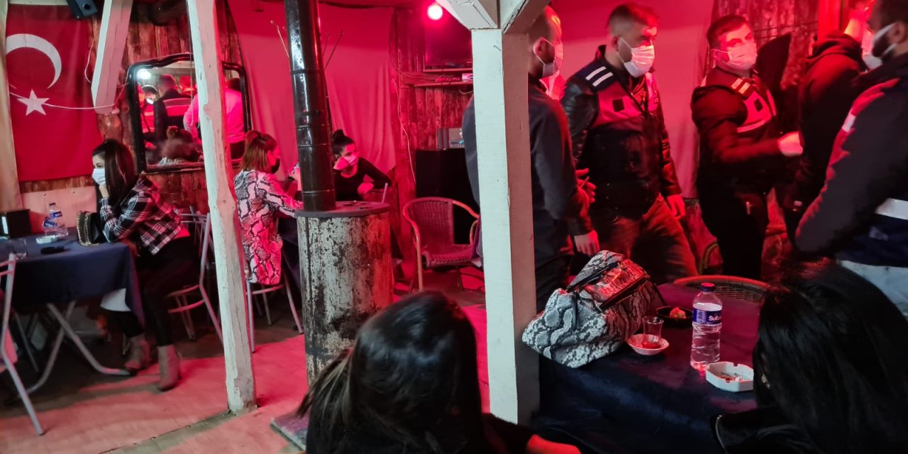 Eğlence mekanına dönüştürülen bağ evine baskın; 20 kişiye 81 bin lira ceza