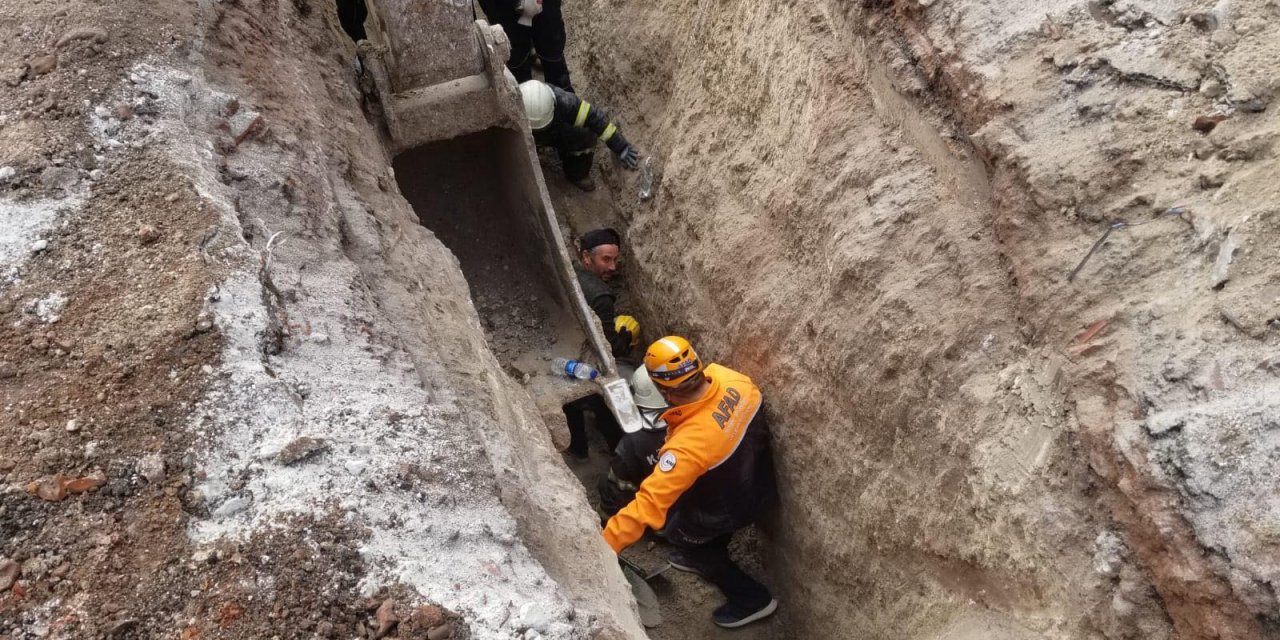 Kanalizasyon kazısında göçük; toprağa saplanan işçi yaralandı