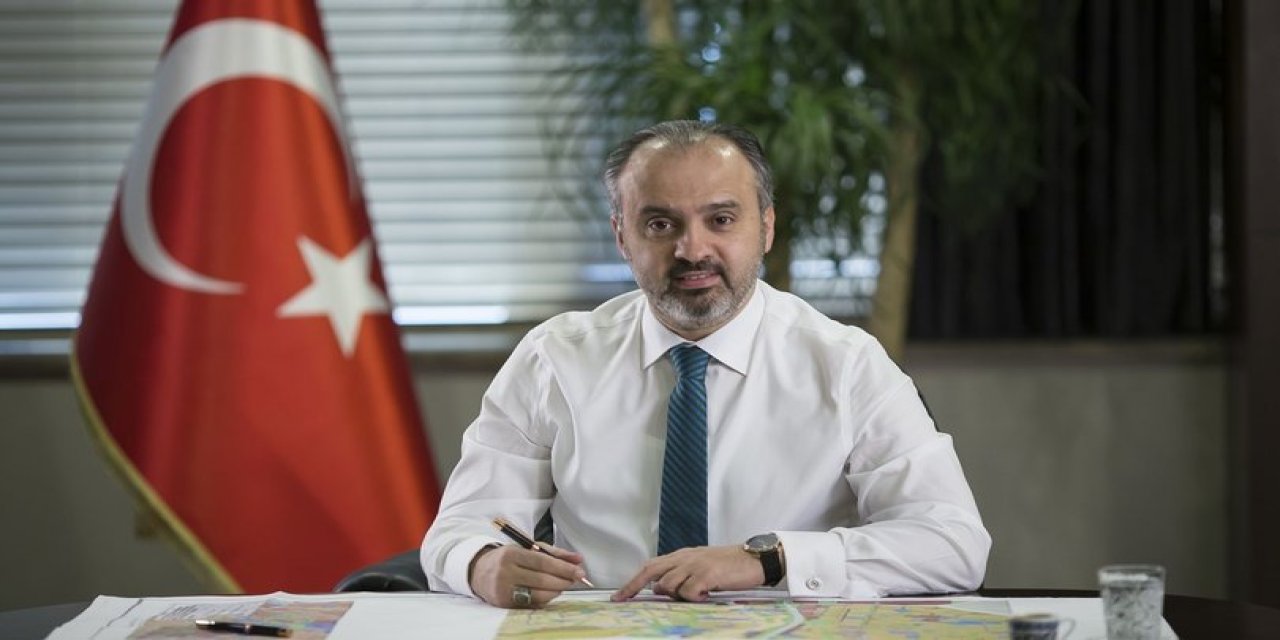 Belediye borç batağında ama... AKP'li başkana "kişisel reklam" tepkisi!