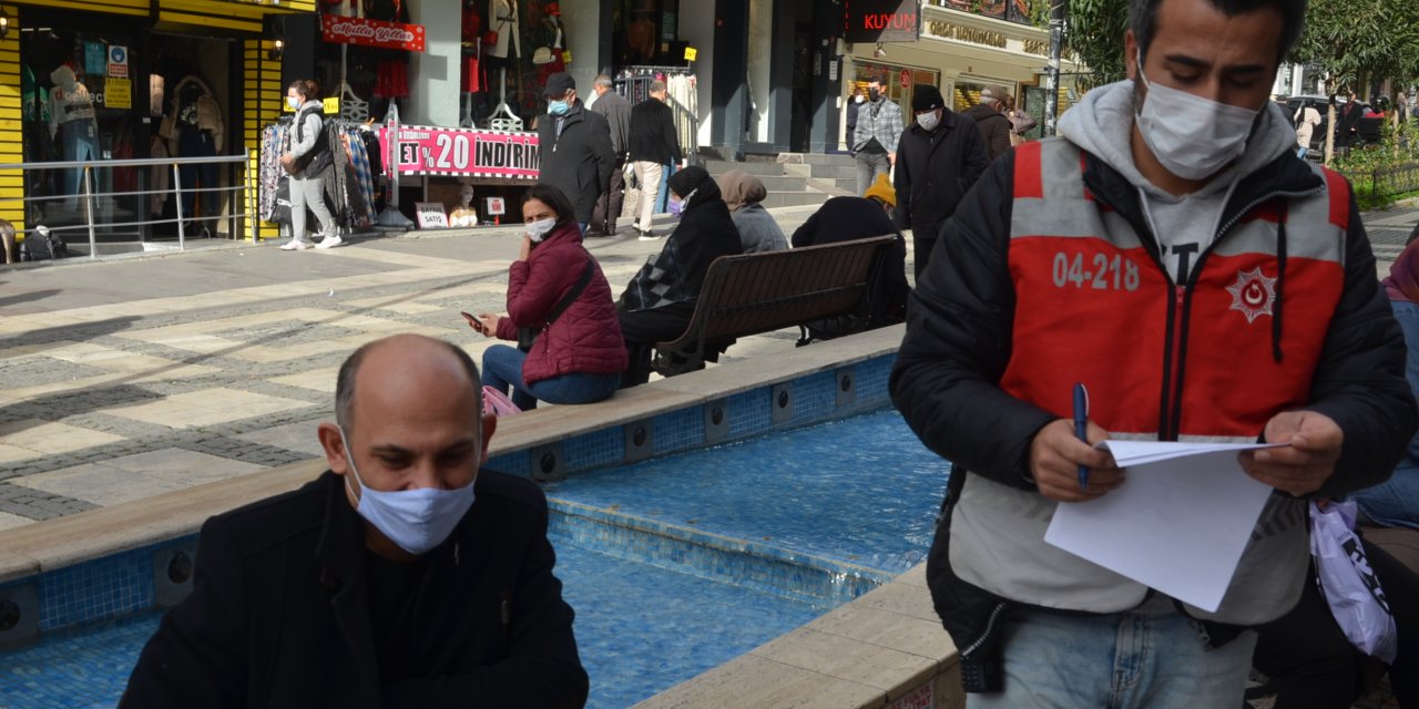 Avcılar’da yasaklanan caddede sigara içerken yakalandı, "Bilmiyordum" dedi