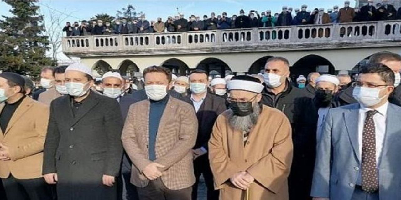 İsmailağa cemiyetinin cenazesinde devlet erkanı en önde saf tuttu! Milletvekili, kaymakam, müftü, belediye başkanı...