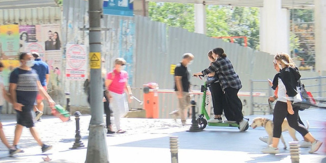 Ve düzenleme yürürlüğe girdi! Bundan sonra e-scooter’a iki kişi binen...