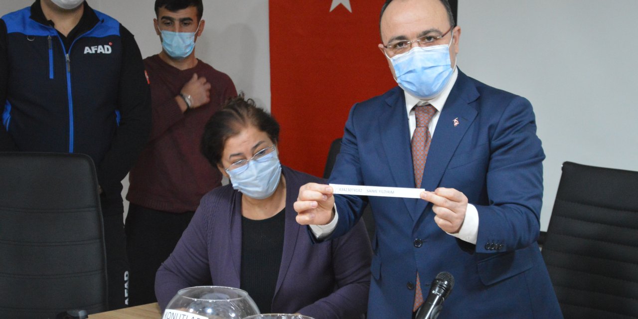 Elazığ'da yapımı tamamlanan deprem konutlarının kura çekimi