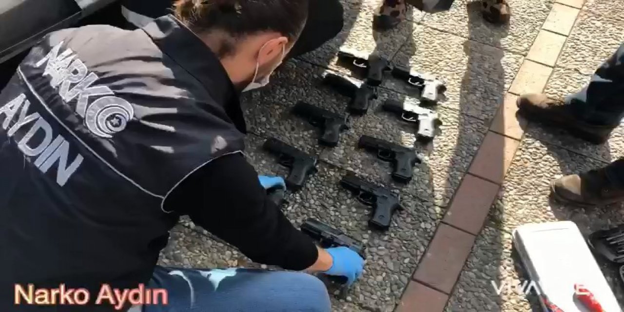 Otomobilin kaportasında 10 ruhsatsız tabanca bulundu