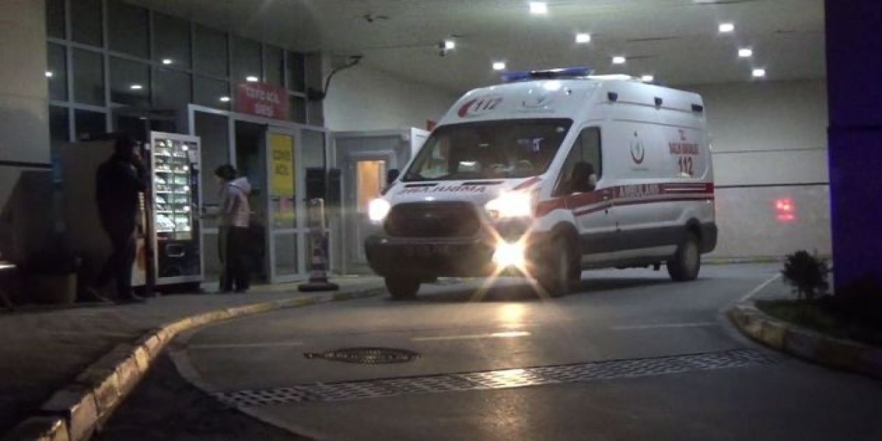 BOLU'da, İ.E.E. (32) yaşlı yakınına müdahale etmeye çalışan 112 Acil Sağlık ekibi ile tartıştı: Sağlık ekibi, polis çağırarak ambulansta bekledi