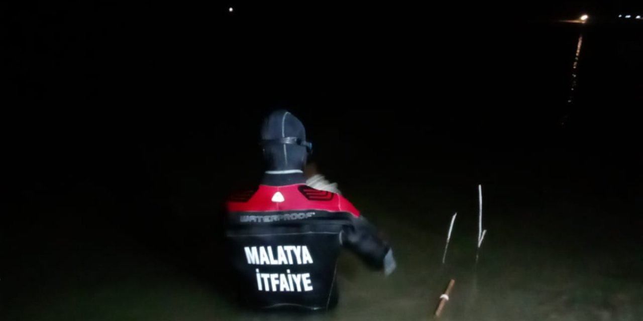 Malatya'da barajda tekne alabora oldu: 1 kişi kayıp
