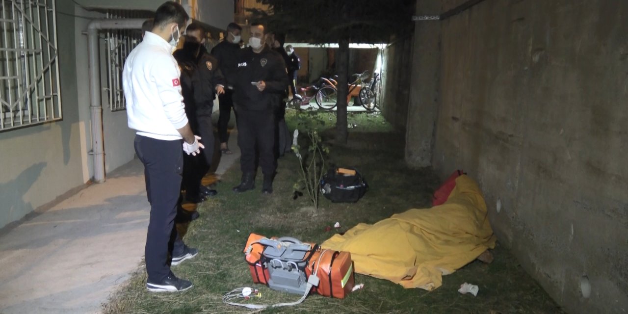 Havai fişek gösterilerini izlemek için çıktığı balkondan düşerek, öldü