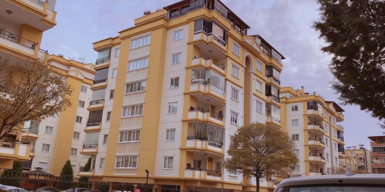 7'nci kat balkonundan atlayan liseli Feyza Nur, hayatını kaybetti