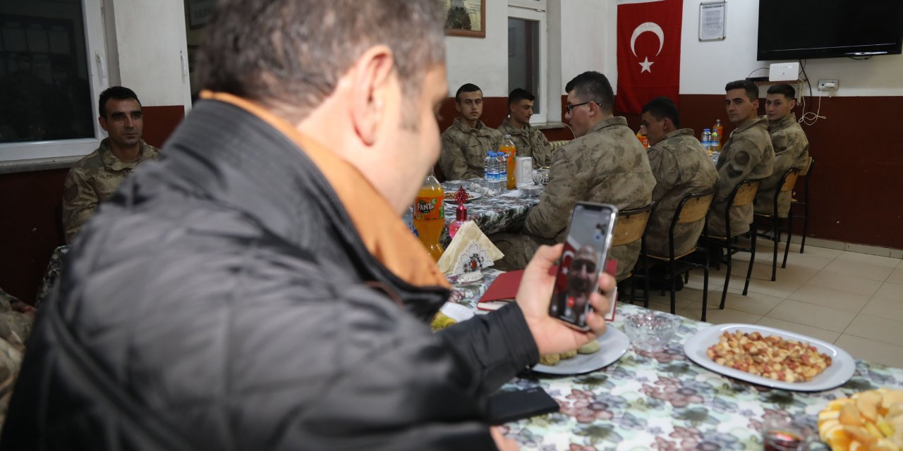 Bakan Soylu'dan, Sivas'taki askerlere sürpriz kutlama 