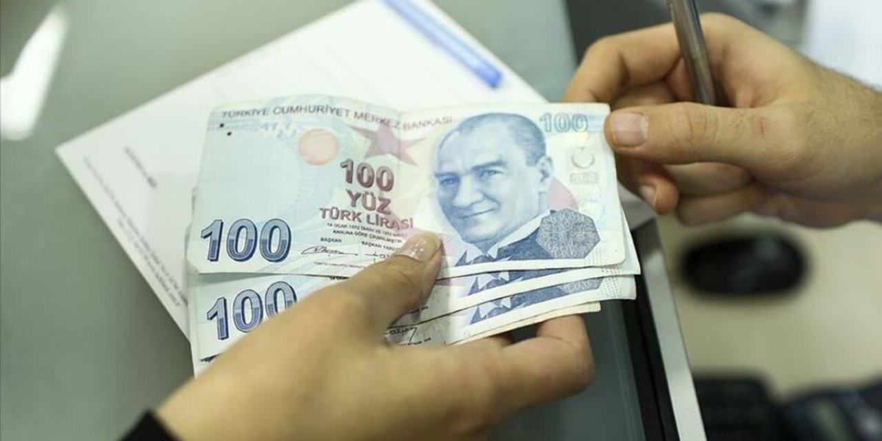 Yeni yıla borç yükü ile giren milyonlarca vatandaş yılın ilk sabahına zamlı tarifelerle uyandı.