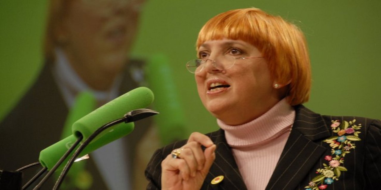 Almanya Federal Parlamento Başkan Yardımcısı Claudia Roth: ''TBMM'den geçen yasa Türk toplumunun ve siyasetinin, otokratik dönüştürülme sürecinde bir kilometre taşı"